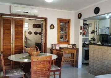 Casa com á venda no bairro hípica, condomínio vivendas del sol. casa com 3 dormitórios, living 2 ambientes, lavabo, banheiro social, cozinha americana, área serviço, pátio, churrasqueira e vagas de es