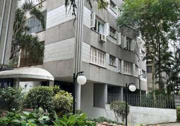 Amplo apartamento de 103m2 privativos&lt;br&gt;espaçoso living&lt;br&gt;3 dormitórios&lt;br&gt;semi mobiliado com móveis fixos mais ar condicionados&lt;br&gt;dependência de empregada, área de serviço 