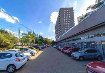 Sala comercial para venda/locação, no bairro são sebastião, piso porcelanato, split, 01 banheiro, bem arejado e ótima iluminação. a área privativa é 21m² e orientação solar oeste/sul. condomínio hall 