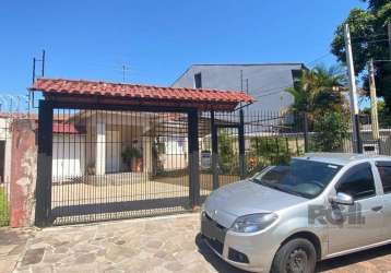 Casa em excelente localização , 3 dormitórios, dois banheiros, piscina, pátio, lavanderia, copa cozinha, 2 salas, área coberta com vaga para 2 automóveis. terreno medindo 36 x 11. observação não aceit