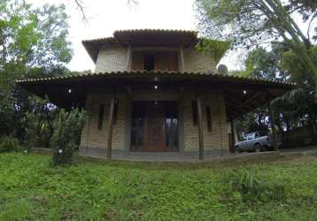 Sítio á venda no bairro lageado | sítio com imóvel de 2 pavimentos com 2 dormitórios sendo suíte, sala e cozinha conjugada, banheiro e área de serviço. garagem para 4 carros que pode ser usada para sa