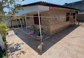 Casa documentada com terreno de 15x20, contendo, 2 quartos, 1 banheiro interno,&lt;br&gt;1 banheiro externo, sala, cozinha sob medida, churrasqueira;&lt;br&gt;contém 1 peça nos fundos utilizada como l