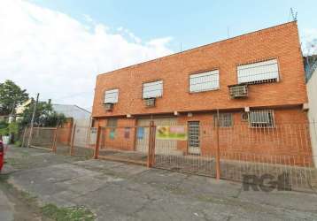 Venda - porto alegre -  pavilhão comercial e industrial c/ 1035m² com escritórios ,  na rua  conselheiro travassos com 2 pavimentos com depósito,  sala de administração, diretoria e atendimento, cozin