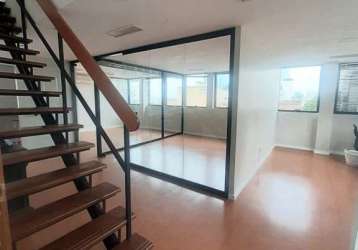 Excelente sala comercial duplex localizado em andar alto com vista espetacular no coração do bairro moinhos de vento. o edifício tem portaria, elevador e 1 vaga de garagem. na sala consta recepção, la