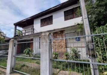 Terreno plano medindo 12,50x24,40 de extensão por um lado e 12.50x25,14 pelo outro lado.neste terreno tem uma casa de alvenaria, sem averbação da área construída. próxima a anita garibaldi, próximo a 