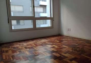 Apartamento de 01 dormitório, com sala, cozinha, área de serviço integrada, banheiro com ventilação direta e uma vaga coberta e escriturada.  condomínio com salão de festas, churrasqueira e bicicletár