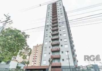 Lindo loft todo mobiliado com localização privilegiada, próximo a pucrs e há poucos metros da av. ipiranga e av. bento gonçalves. o imóvel conta com gás central, elevador, piscina, espaço gourmet, qui