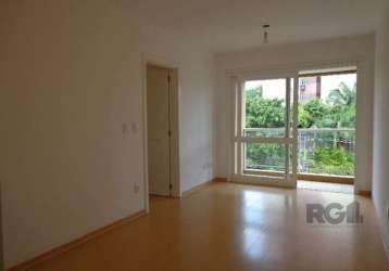 Apartamento localizado no bairro chácara das pedras, com 78 m² no 4º andar. imóvel com 3 dormitórios, sendo 1 suite, sala de estar/jantar, sacada fechada, cozinha, banheiro, área de serviço, aquecedor