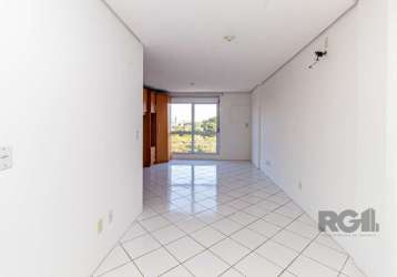 Jk localizado no bairro jardim botânico, com 37 m² no 4º andar. imóvel com dormitório/sala de estar, cozinha com armários, banheiro social, área de serviço e pisos em cerâmica. imóvel com posição sola