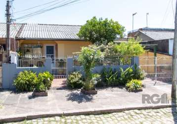 Casa no bairro restinga, que possui 2 dormitório, banheiro social, sala de estar para 2, 1 vaga coberta, lavanderia, canil e pátio frente e lateral. &lt;br&gt;terreno 10x20, próximo ao corpo de bombei