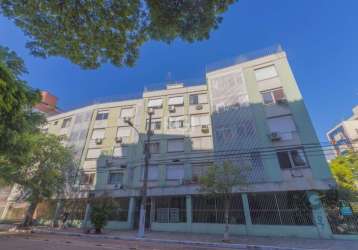 Apartamento jk, com 30 metros privativos, se destaca pela localização: na esquina da rua irmão josé otão com rua garibaldi. próximo a todos recursos, ufrgs, santa casa, colégio rosário, parque da rede