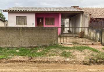 Ótima casa de alvenaria com garagem ao lado, com terreno medindo 10x30,  com edícula em construção atrás. bem arejada e amplo espaço, terreno todo fechado com muro e portão. boa localização aceita neg