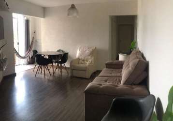 Amplo apartamento no  bairro santa tereza, com 2 dormitórios, living com sacada integrada,  cozinha com área de serviço, banheiro social . o apartamento dispõe de piso laminado nos dormitórios e porce