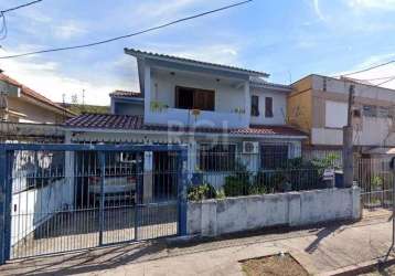 Excelente casa de 4 dormitórios no bairro partenon! ampla casa no bairro partenon, com 4 dormitórios, sendo 1 suíte com closet, 2 salas, sendo uma com lareira, 4 banheiros, 7 ar-condicionados, copa/co