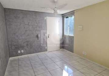 Ótimo apartamento todo reformado, de 2 dormitórios, vaga e infra. possui living amplo, cozinha conceito aberto integrada com o living, 2 dormitórios e banheiro com box de vidro. todo em piso cerâmico.