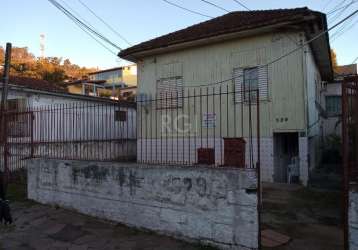 Terreno para venda no bairro nonoai medindo 11 metros de frente por 42,30 de frente a fundos em aclive leve. terreno proximo a todos os recursos do bairro.