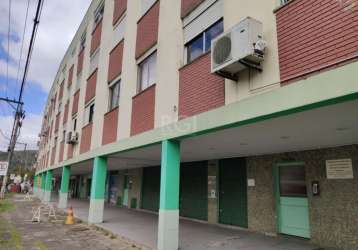 Apartamento um dormitório, amplo e ensolarado, com 40mts², todo reformado, perto do hospital da puc, supermercado carrefour, faculdades da puc e ufrgs, ponto de ônibus em frente.&lt;br&gt;vamos visita