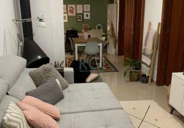 Esse no segundo andar! inquilino já a 2 anos. sai assim q vendermos ou mantém.&lt;br&gt;apartamento em prédio novo no bairro menino deus com 2 dormitórios, sendo 1 suíte, living 2 ambientes, banheiro 