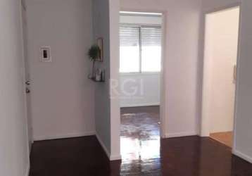 Apartamento localizado no bairro cristo redentor, com 39m² no 3º andar. imóvel com 01 dormitório, sala de estar/jantar, cozinha, banheiro social, área de serviço e pisos em cerâmica e parquet. imóvel 