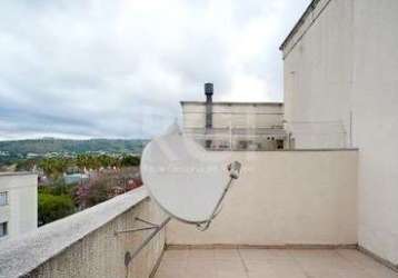 Cobertura de 2 quartos, sendo um com suíte, três banheiros no total. armários embutidos nos quartos e na cozinha. na cobertura tem espaço para fazer um terceiro quarto ou uma segunda sala. condomínio 