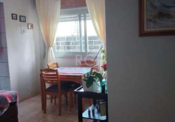 Apartamento 2 dormitórios, banheiro social, living amplo, cozinha, área de serviço, dependência de empregada, wc auxiliar. condomínio com salão de festas, churrasqueira, bicicletário, portaria 24 h, z