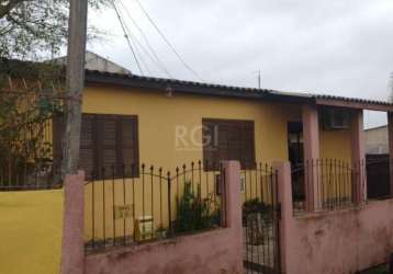 Casa 4 dormitórios, 1 suíte, varanda, 2 vagas de garagem, no bairro vila nova, porto alegre/rs  &lt;br&gt;  &lt;br&gt;casa 4 dormitórios sendo uma  suíte, sala de estar e de jantar separados, cozinha 