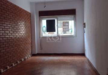 Apartamento de 01 dormitório na joão pessoa juntinho ufrgs, com elevador, lateral bem silencioso, ótima orientação solar&lt;br&gt;, desocupado, piso todo em parquet, sala dois ambientes, o quarto é su