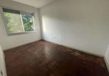 Apartamento de 2 dormitórios com vista para o guaíba, desocupado, piso em parquet, living,  cozinha e área de serviço separada. vaga de garagem próximo para locação. próximo ao barra shopping sul, av 