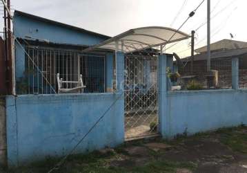 Amplo terreno com ótima localização no bairro camaquã, composto por 2 casas individuais. casa da frente com 2 dormitórios, living para 2 ambientes com lareira, cozinha com passa pratos, banheiro socia