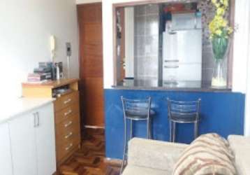 Ótimo apartamento de 1 dormitório, sala, cozinha americana, área de serviço e 1 vaga de garagem. próximo a parada de ônibus e lotações. agende já sua visita!!