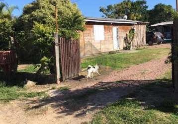 Vende casa no bairro lageado, 03 dormitórios, ampla sala de estar, cozinha e banheiro social. terreno medindo 12,5 x 47, com piscina. agende já sua visita com nossos corretores!!!