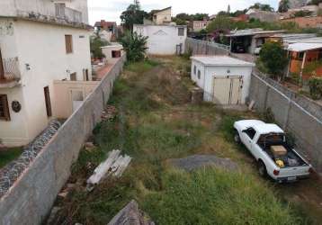 Vende excelente terreno no bairro medianeira, medindo 11m² de frente por 65 aos fundos, totalizando 715m². a uma quadra da nova rótula futura perimetral. terreno todo murado, indicado para condomínio,