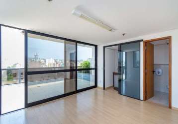 Cobertura duplex comercial.&lt;br&gt;excelente cobertura, espaçosa , com sala muito ampla, podendo dividi-la em varias ,com banheiro. na cobertura um salão e um terraço enorme com churrasqueira. com v