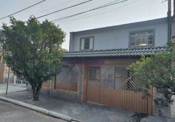 Casa térrea com 3 dormitórios, 4 vagas e quintal, à venda no parque edu chaves