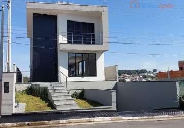 Casa no condomínio arujazinho iv com 3 suítes e piscina - arujá