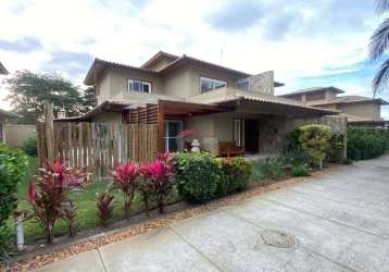 Casa em condomínio na beira da praia