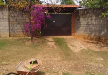 Linda chácara com 1.250 m²/ área gormet/piscina à venda e, monte mor.