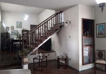 Casa com excelente localização, residencial ou comercial