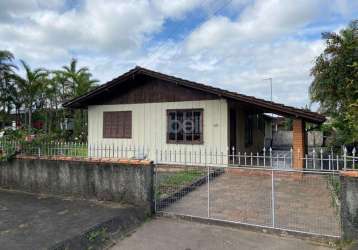 Casa de madeira no pirabeiraba com 3 quartos para locação, 100 m²