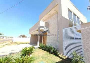 Casa moderna a venda  condomínio parqville jacarandá,  03  suítes, lavabo na sala e na área de churrasqueira, ampla garagem, sala com pé direito