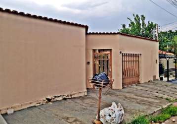 Casa à venda 3 quartos, sendo 1 suíte no parque anhanguera em goiânia/go.