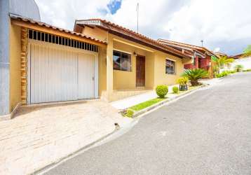 Casa com mezanino em condomínio fechado campo largo