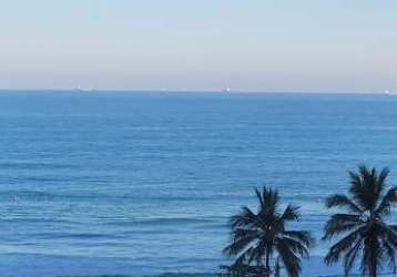 Apartamento alto padrão com acesso a sacada, 2 dormitórios com vista mar, á 100 metros do mar - pitangueiras-guarujá/sp.