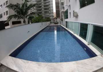 Apartamento alto padrão com 3 suítes, sacada gourmet envidraçada e lazer completo a menos de 150 metros da praia das pitangueiras-guarujá/sp.