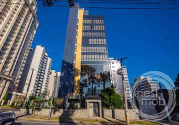 Apartamento com 247.89 m², 4 quartos sendo 3 suítes à venda no bairro batel.