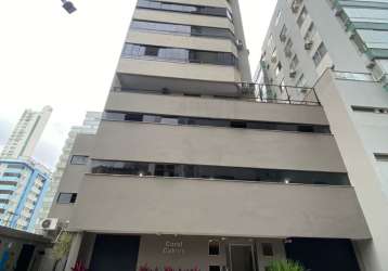 Apartamento no centro de balneario quadra mar