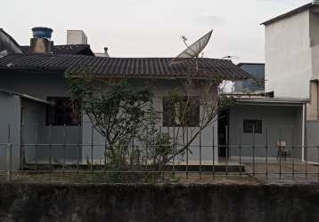 Casa de alvenaria com dois dormitorios no monte alegre