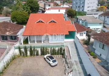 Casa próxima à vila germânica perfeita para morar , bairro velha, blumenau - sc