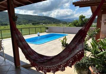 Casa única a venda na praça de paulo lopes