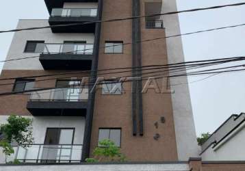 Apartamento novo de 1 dormitório na cobertura de 33m², com sacada e quintal privativo.